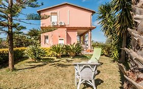 Villa Rosa Near The Sandy Beach, Parking & Wifi